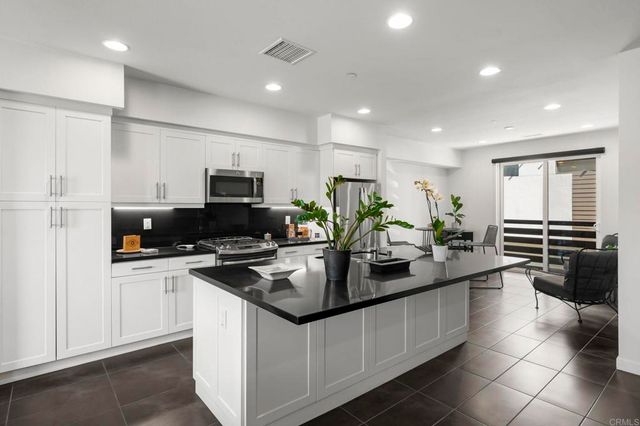 2563 State Street, Carlsbad, CA 92008