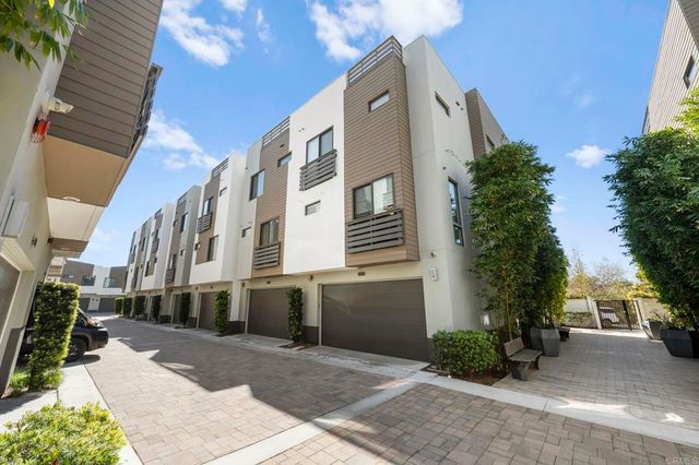 2563 State Street, Carlsbad, CA 92008