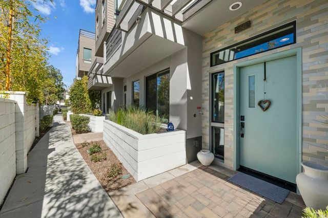 2563 State Street, Carlsbad, CA 92008