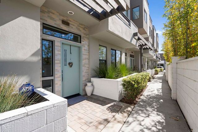 2563 State Street, Carlsbad, CA 92008