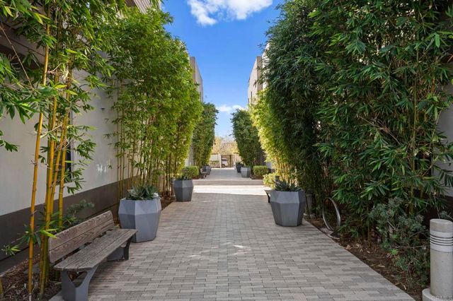 2563 State Street, Carlsbad, CA 92008