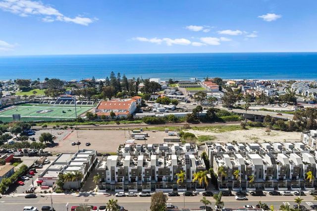 2563 State Street, Carlsbad, CA 92008