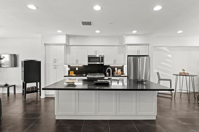 2563 State Street, Carlsbad, CA 92008