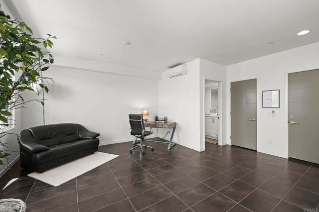 2563 State Street, Carlsbad, CA 92008