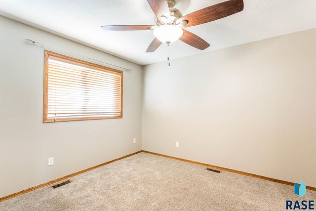 706 Almond Ave Avenue, Harrisburg, SD 57032