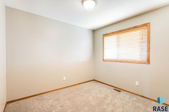 706 Almond Ave Avenue, Harrisburg, SD 57032