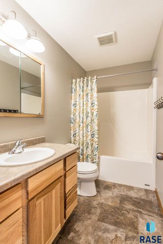 706 Almond Ave Avenue, Harrisburg, SD 57032