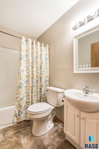 706 Almond Ave Avenue, Harrisburg, SD 57032