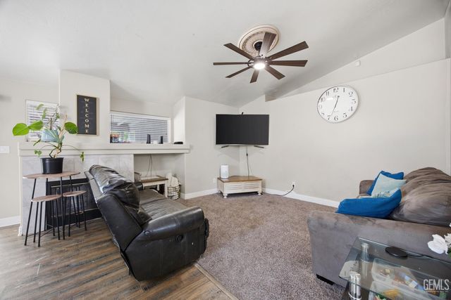 11005 Lakewood Court, Bakersfield, CA 93312
