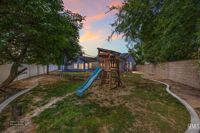 11005 Lakewood Court, Bakersfield, CA 93312