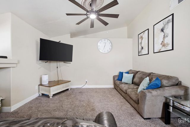 11005 Lakewood Court, Bakersfield, CA 93312