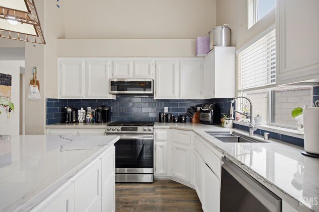 11005 Lakewood Court, Bakersfield, CA 93312
