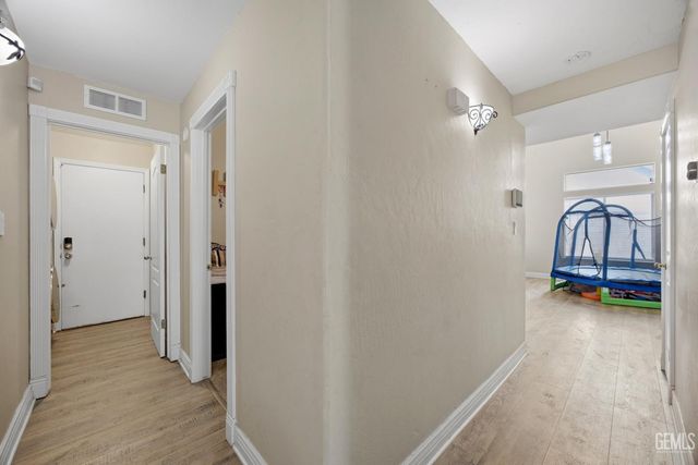 11005 Lakewood Court, Bakersfield, CA 93312