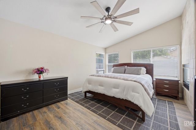 11005 Lakewood Court, Bakersfield, CA 93312
