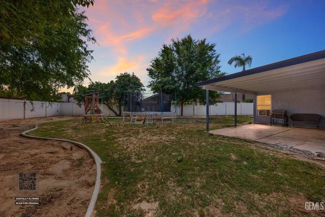 11005 Lakewood Court, Bakersfield, CA 93312
