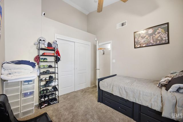11005 Lakewood Court, Bakersfield, CA 93312