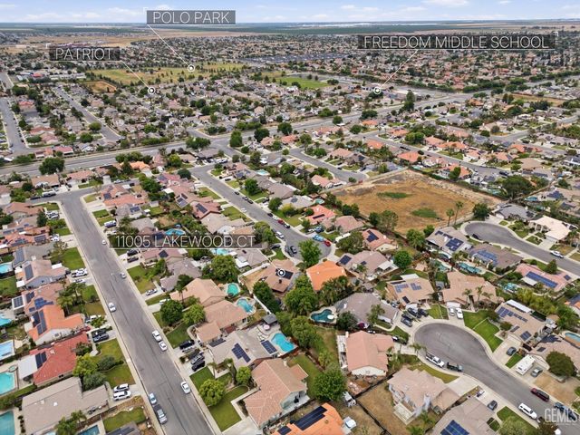 11005 Lakewood Court, Bakersfield, CA 93312