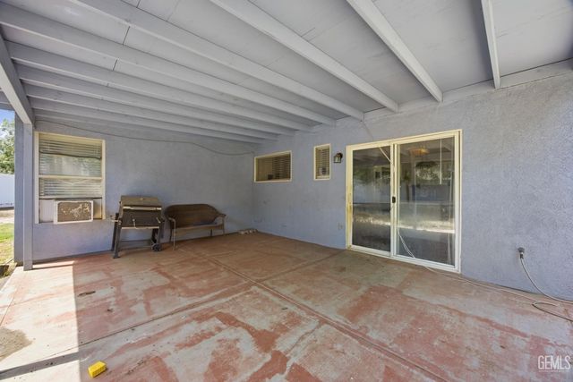 11005 Lakewood Court, Bakersfield, CA 93312