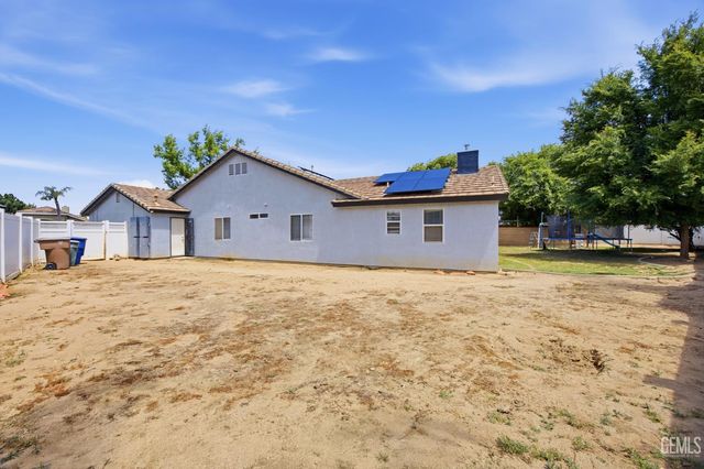 11005 Lakewood Court, Bakersfield, CA 93312