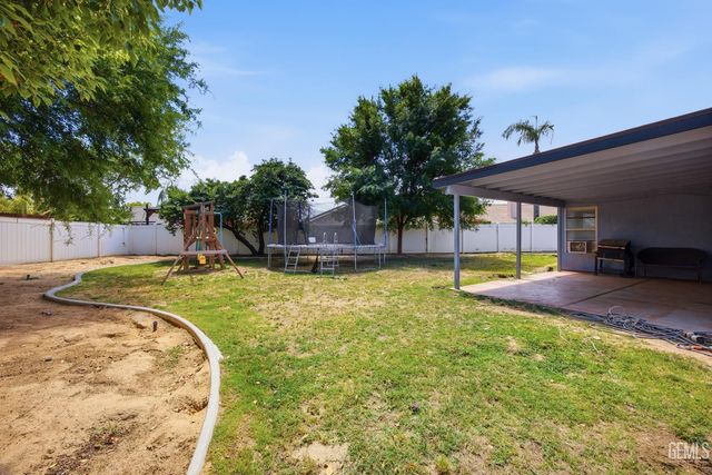 11005 Lakewood Court, Bakersfield, CA 93312