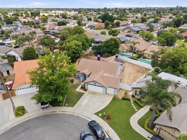 11005 Lakewood Court, Bakersfield, CA 93312