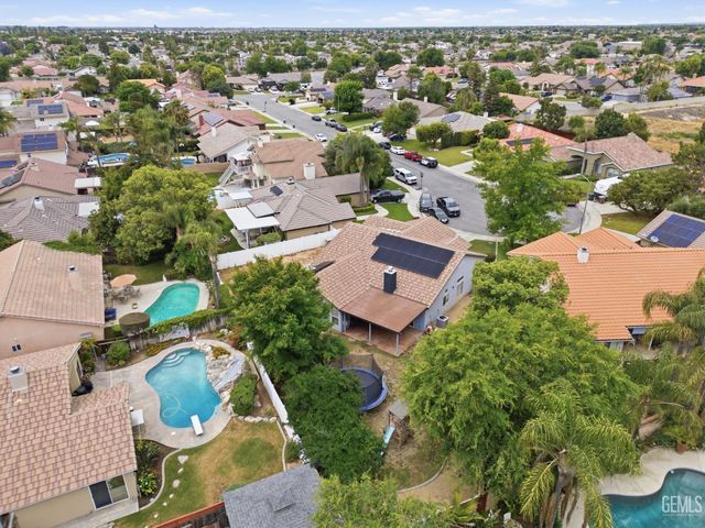 11005 Lakewood Court, Bakersfield, CA 93312