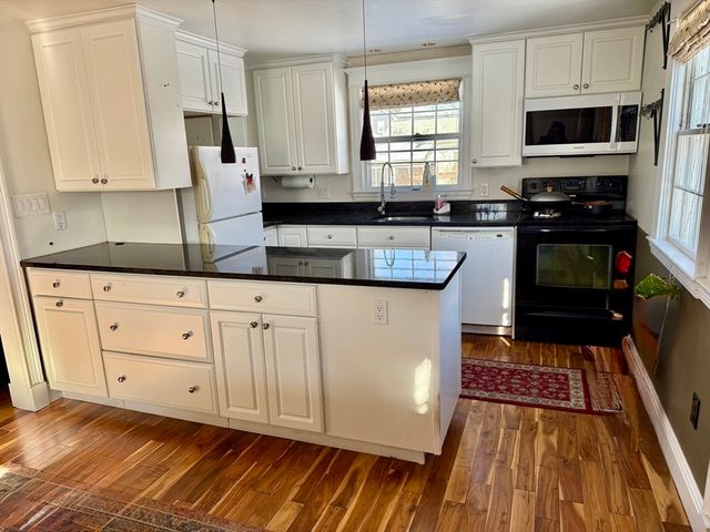 26 Pearl St, Lexington, MA 02420