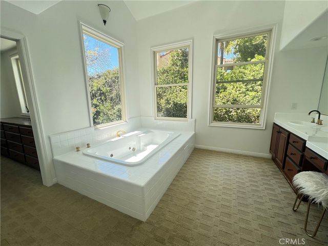 24142 Park Riviera, Calabasas, CA 91302