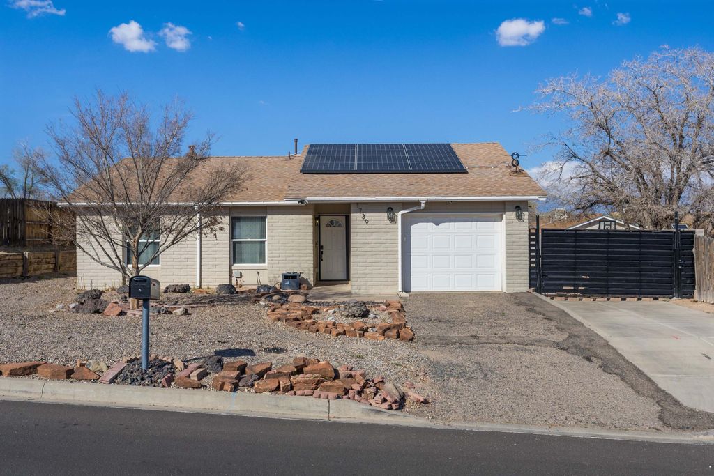 Image 1 of property listing at 1739 Pegasus Avenue SE, Rio Rancho, NM 87124