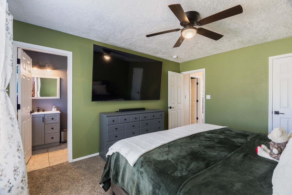 Image 14 of property listing at 1739 Pegasus Avenue SE, Rio Rancho, NM 87124