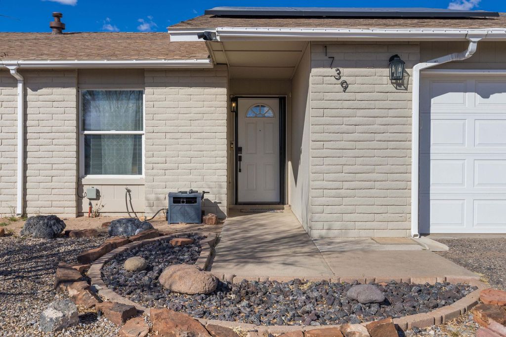Image 2 of property listing at 1739 Pegasus Avenue SE, Rio Rancho, NM 87124
