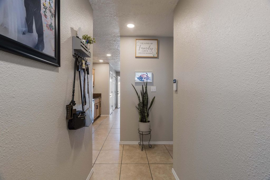 Image 3 of property listing at 1739 Pegasus Avenue SE, Rio Rancho, NM 87124