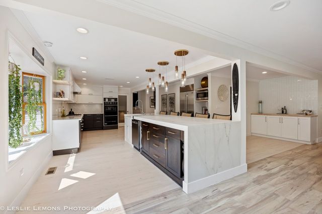 8S452 Bell Drive, Naperville, IL 60565