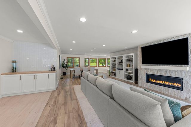 8S452 Bell Drive, Naperville, IL 60565