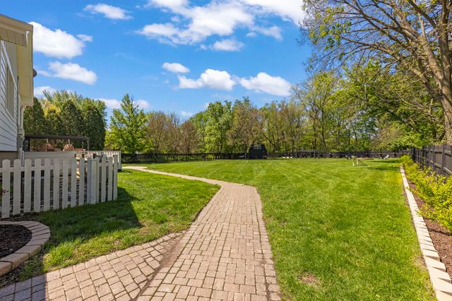 8S452 Bell Drive, Naperville, IL 60565