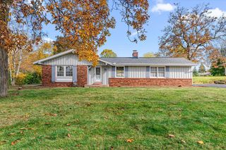 5810 S Balmoral DRIVE, New Berlin, WI 53146