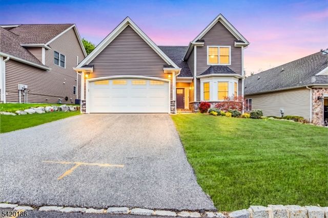 11 Bluffs Ct, Hamburg Boro, NJ 07419