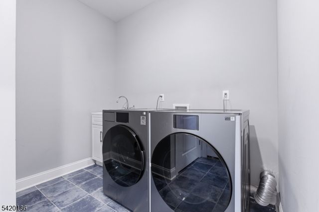 11 Bluffs Ct, Hamburg Boro, NJ 07419