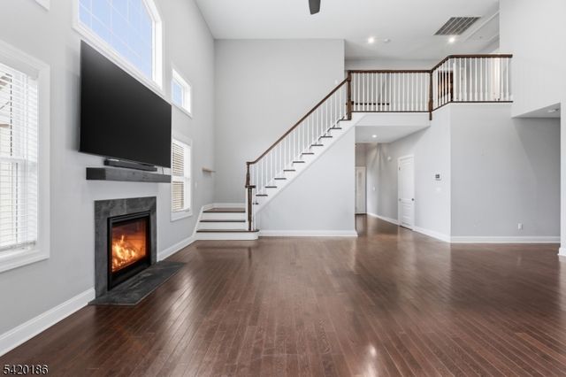 11 Bluffs Ct, Hamburg Boro, NJ 07419