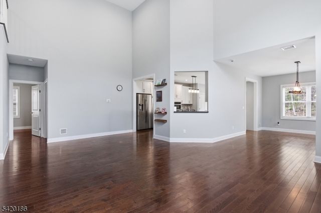 11 Bluffs Ct, Hamburg Boro, NJ 07419