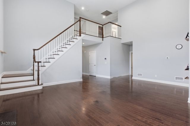 11 Bluffs Ct, Hamburg Boro, NJ 07419