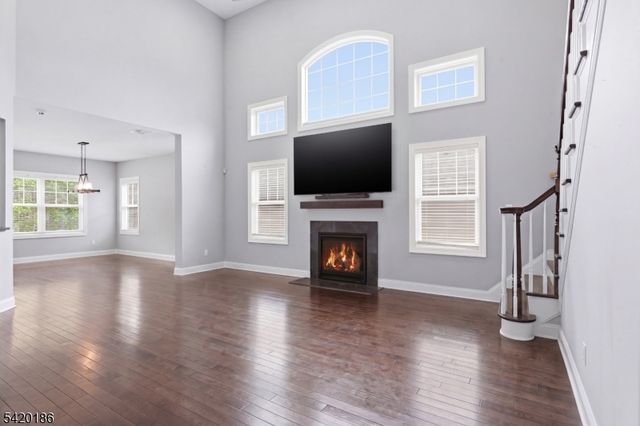 11 Bluffs Ct, Hamburg Boro, NJ 07419