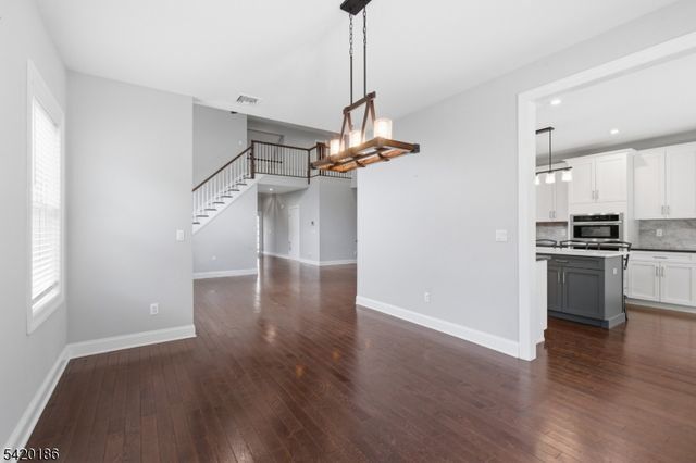 11 Bluffs Ct, Hamburg Boro, NJ 07419