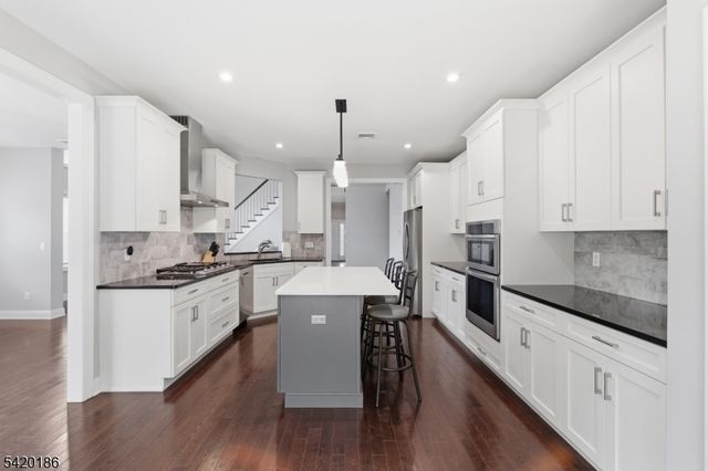 11 Bluffs Ct, Hamburg Boro, NJ 07419