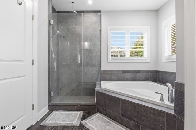 11 Bluffs Ct, Hamburg Boro, NJ 07419