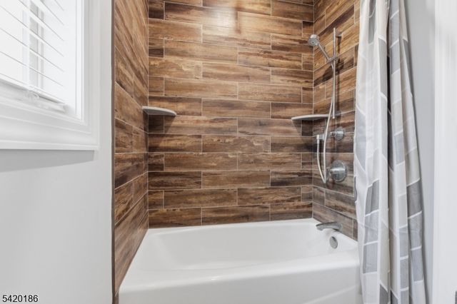 11 Bluffs Ct, Hamburg Boro, NJ 07419