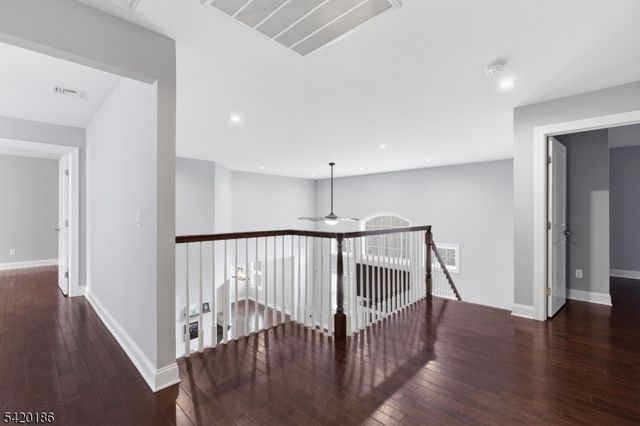 11 Bluffs Ct, Hamburg Boro, NJ 07419