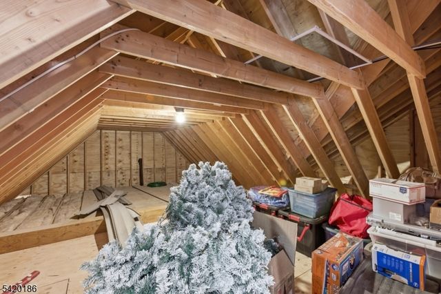 11 Bluffs Ct, Hamburg Boro, NJ 07419
