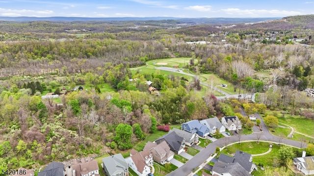 11 Bluffs Ct, Hamburg Boro, NJ 07419