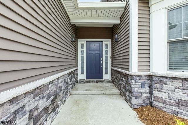 11 Bluffs Ct, Hamburg Boro, NJ 07419